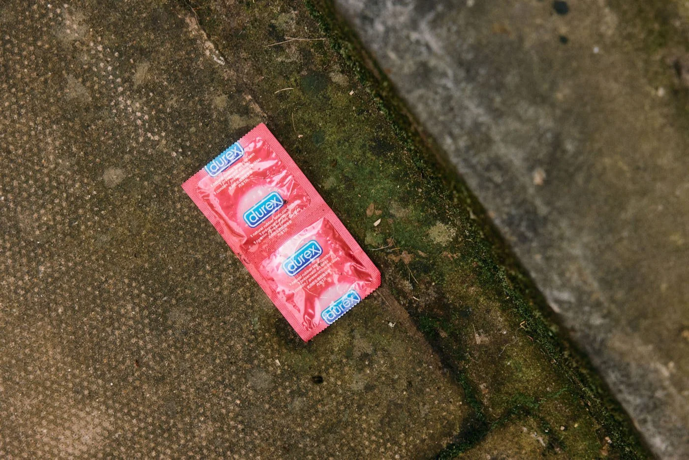 London Fashion Week Street Style LFW AW26 Copyright Ian Kobylanski LE MILE Magazine Outside The Shows durex condoms on street