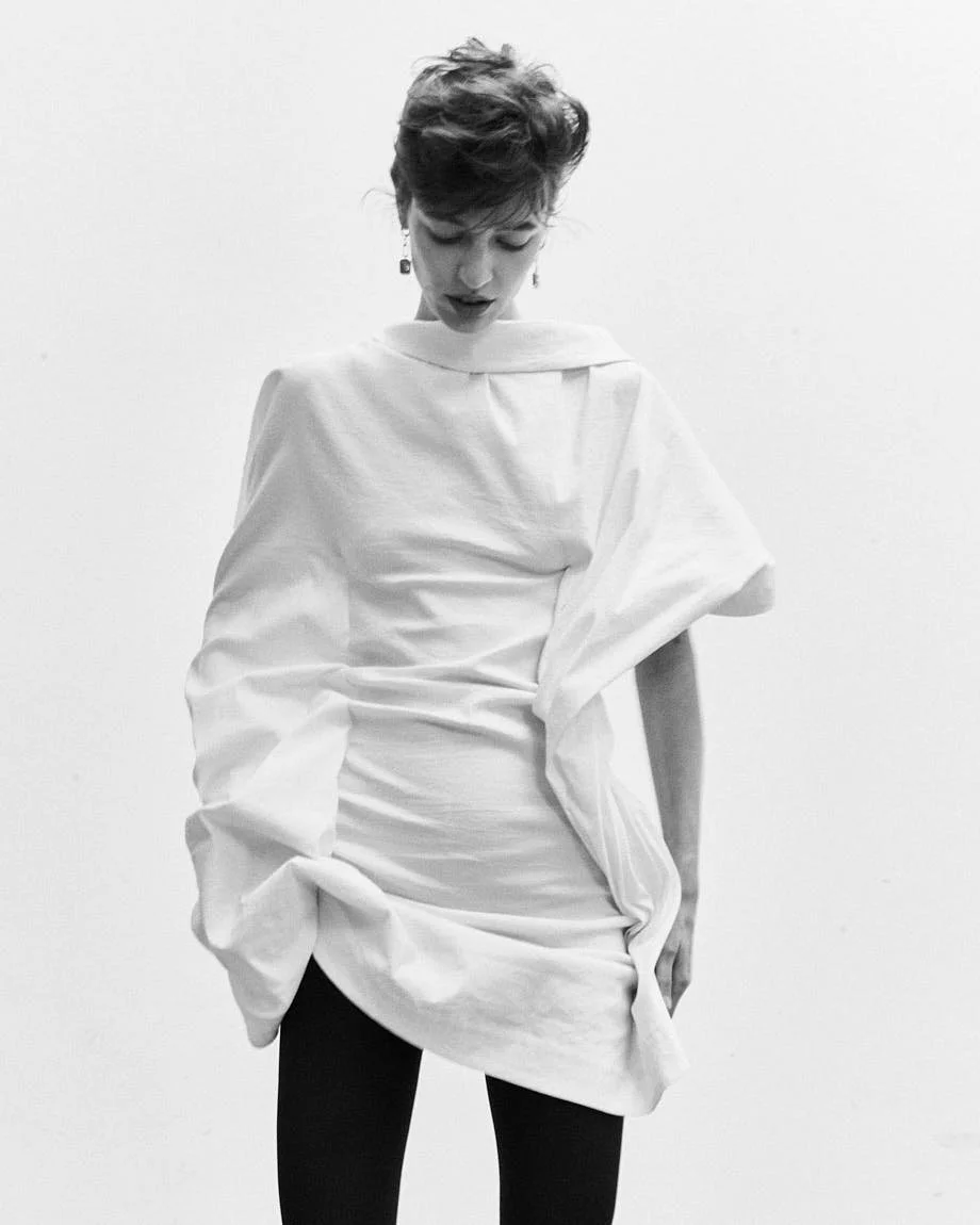 CATERINA DEORDIEVA LE MILE Magazine Antonio Grotti editorial SS26 womenswear Caterina wears dress by ISSEY MIYAKE, shoes by GIUSEPPE ZANOTTI, jewellery by UNOAERRE and tights by CALZEDONIA