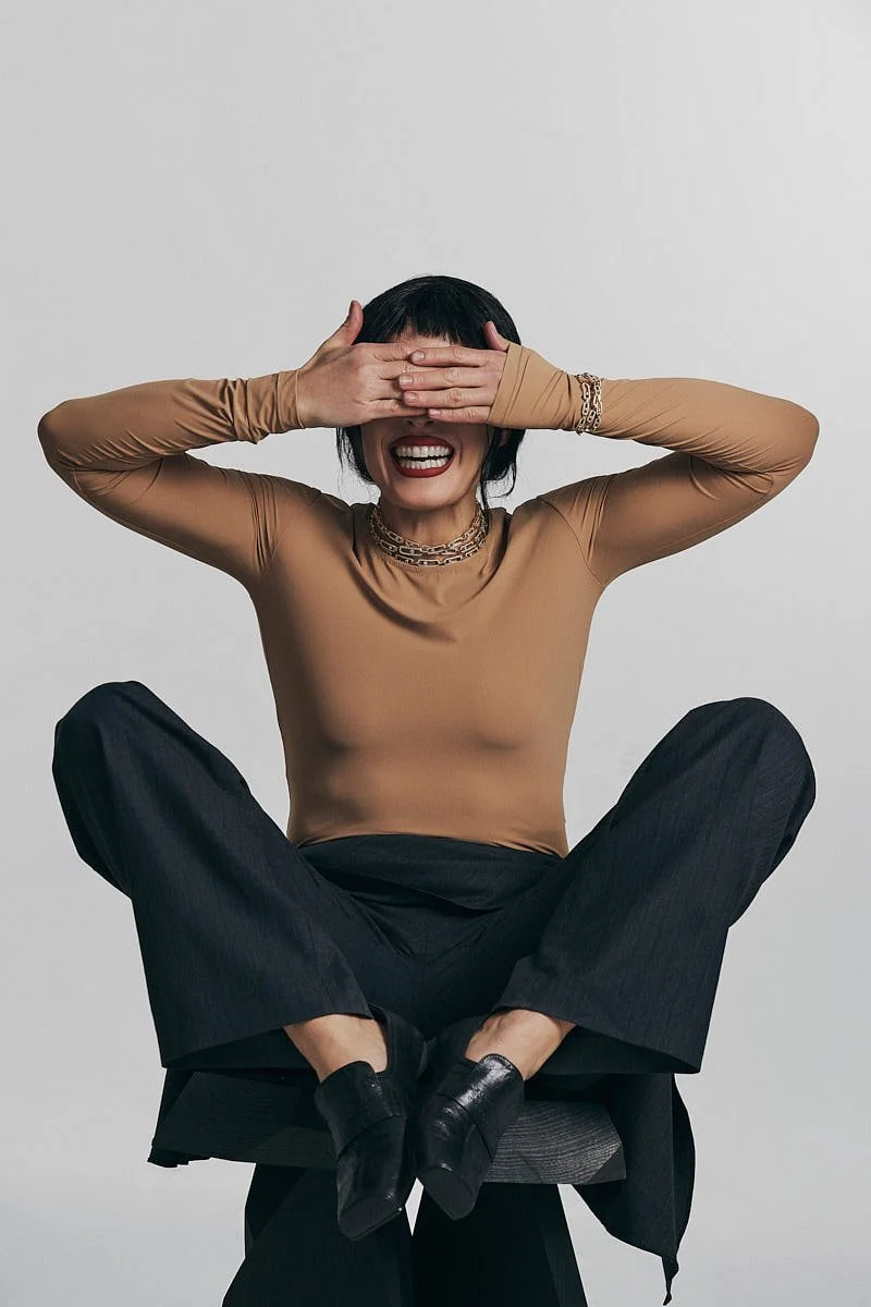 Noomi Rapace Cover Story for LE MILE Magazine Interview with Alban E. Smajli Noomi wears a top and trousers by MAISON MARGIELA and a necklace and bracelet by MESSIKA. Sculpture by Jean-Guillaume Mathiaut.