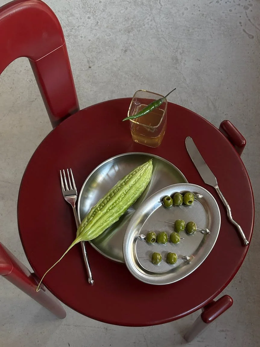 LE MILE Magazine SOOS Atelier Large Shiloh Tray, Square Glasses A stainless steel tray and straight-sided glasses for drinks, small dishes and everyday serving.