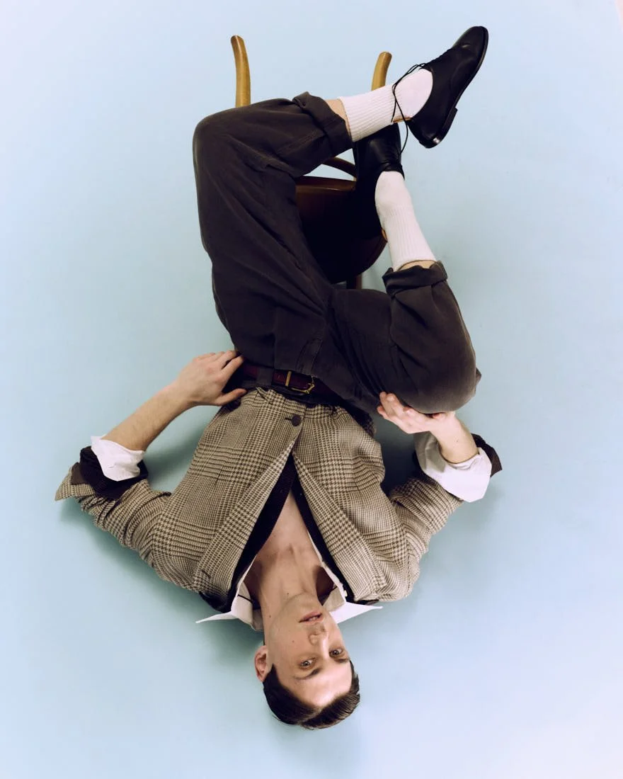 LE MILE Magazine Dancer MATTEO MICCINI Interview SS26 Fashion Editorial Matteo wears a blazer by ZEGNA, pants by ISABEL MARANT, a belt by LOUIS VUITTON and shoes by PREMIATA