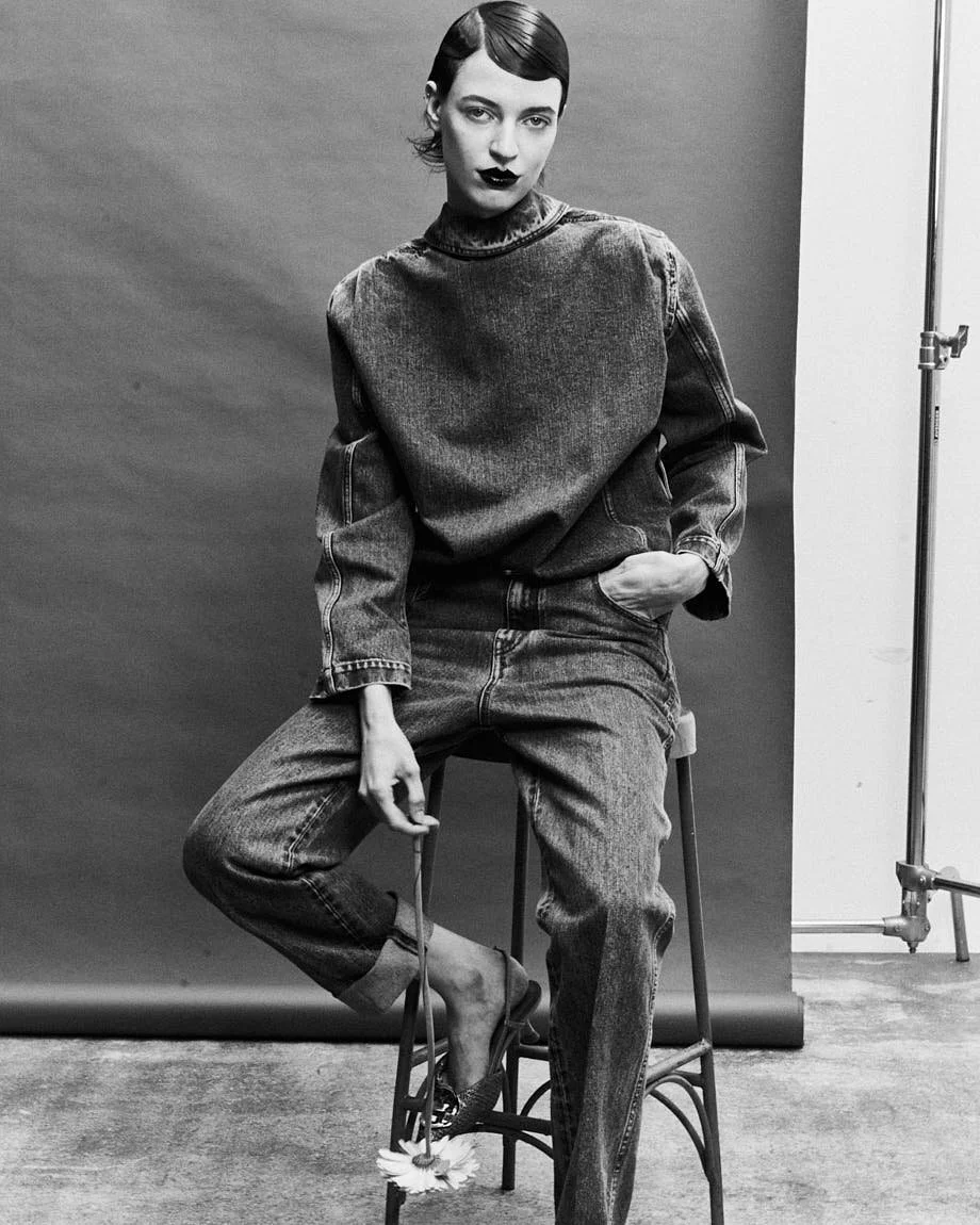 CATERINA DEORDIEVA LE MILE Magazine Antonio Grotti editorial SS26 womenswear Caterina wears jacket and pants by LORO PIANA, shoes by APEPAZZA and belt by TORY BURCH