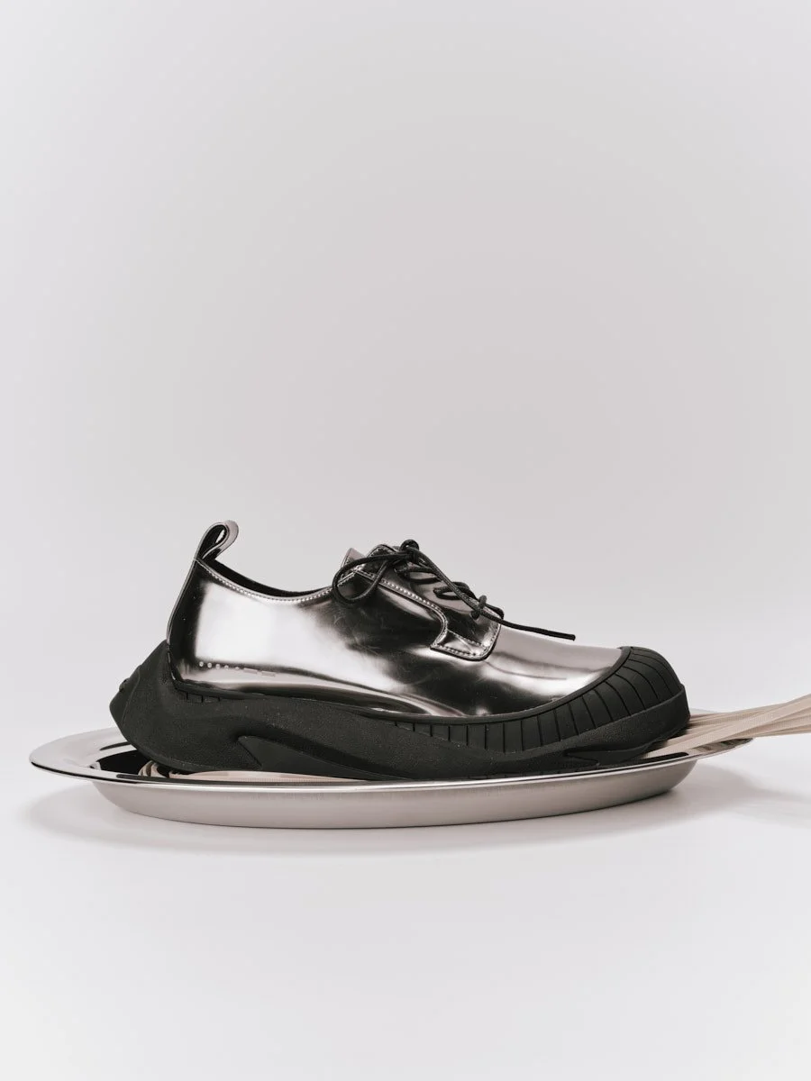 HIDDEN WHITE Footwear Brand LE MILE Magazine Asher Gunmetal Patent Leather Oxford Shoes