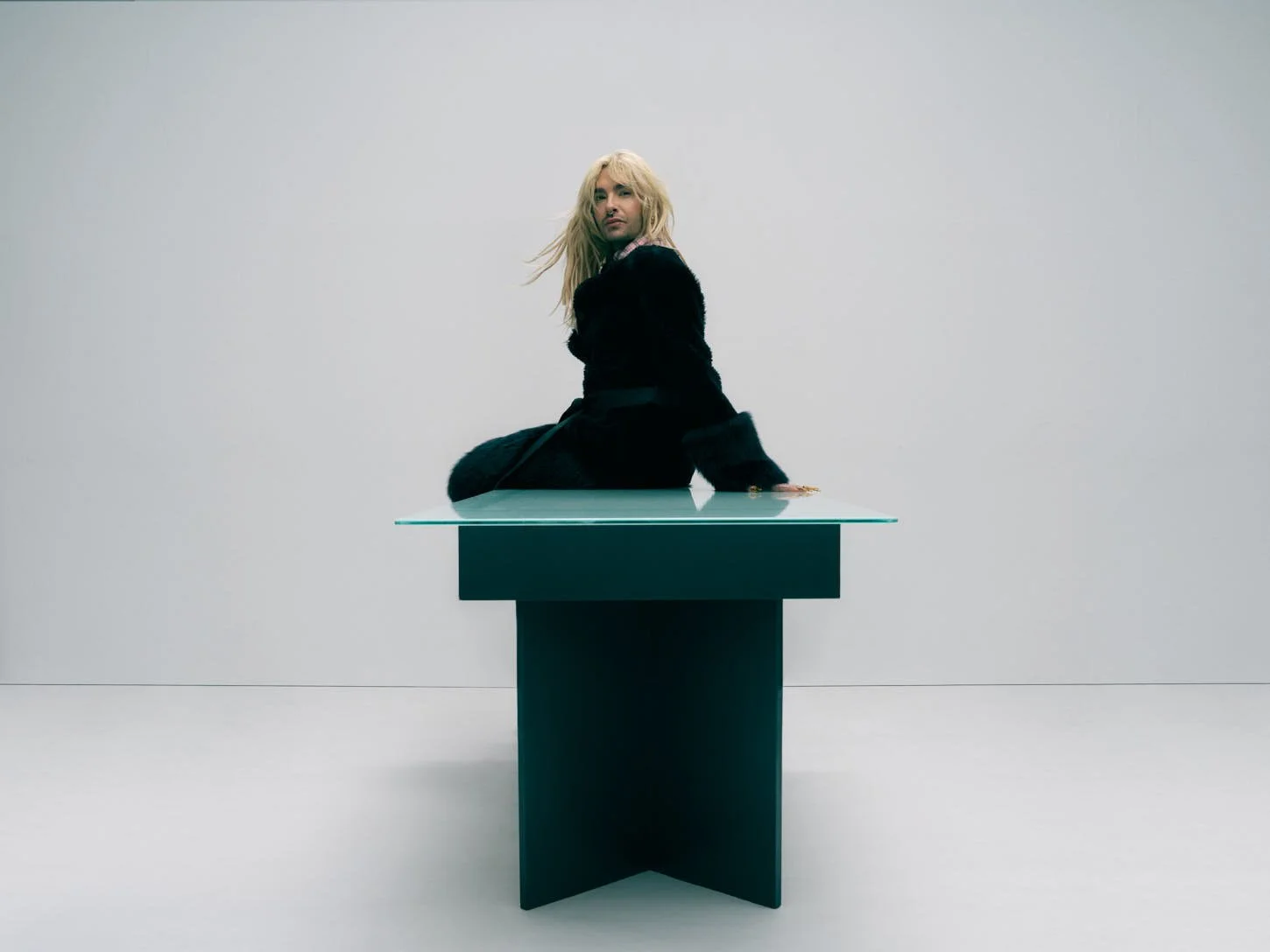 Bill Kaulitz Cover LE MILE Magazine photo Chris Puttins editor Alban E. Smajli image shirt ARKET, coat JOSEPH