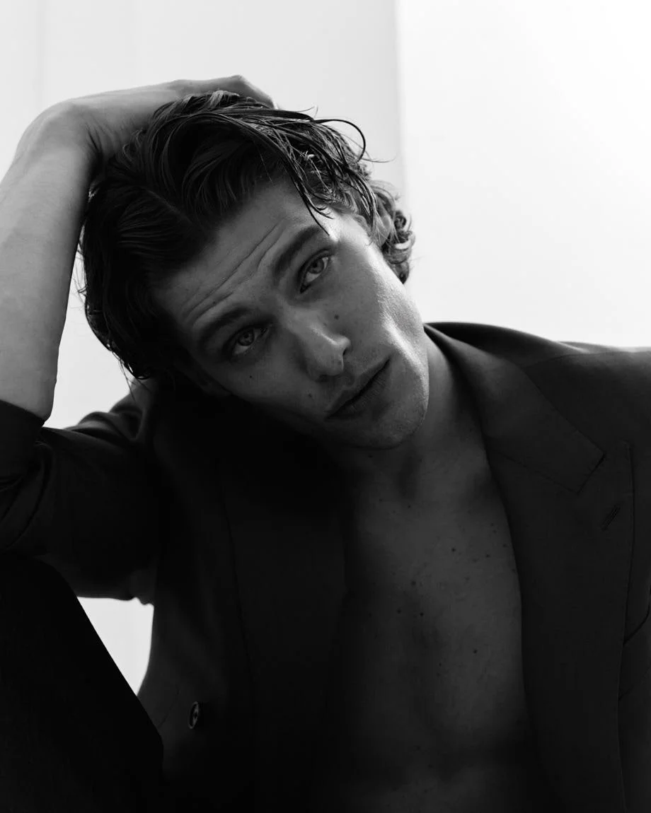 UMBERTO VILLAHERMOSA photo Cosimo Buccolieri Digital Cover SS26 for LE MILE Magazine Umberto wears a blazer by CARUSO