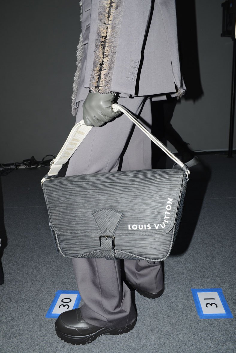 Louis Vuitton Men F/W 2023, Bilingual