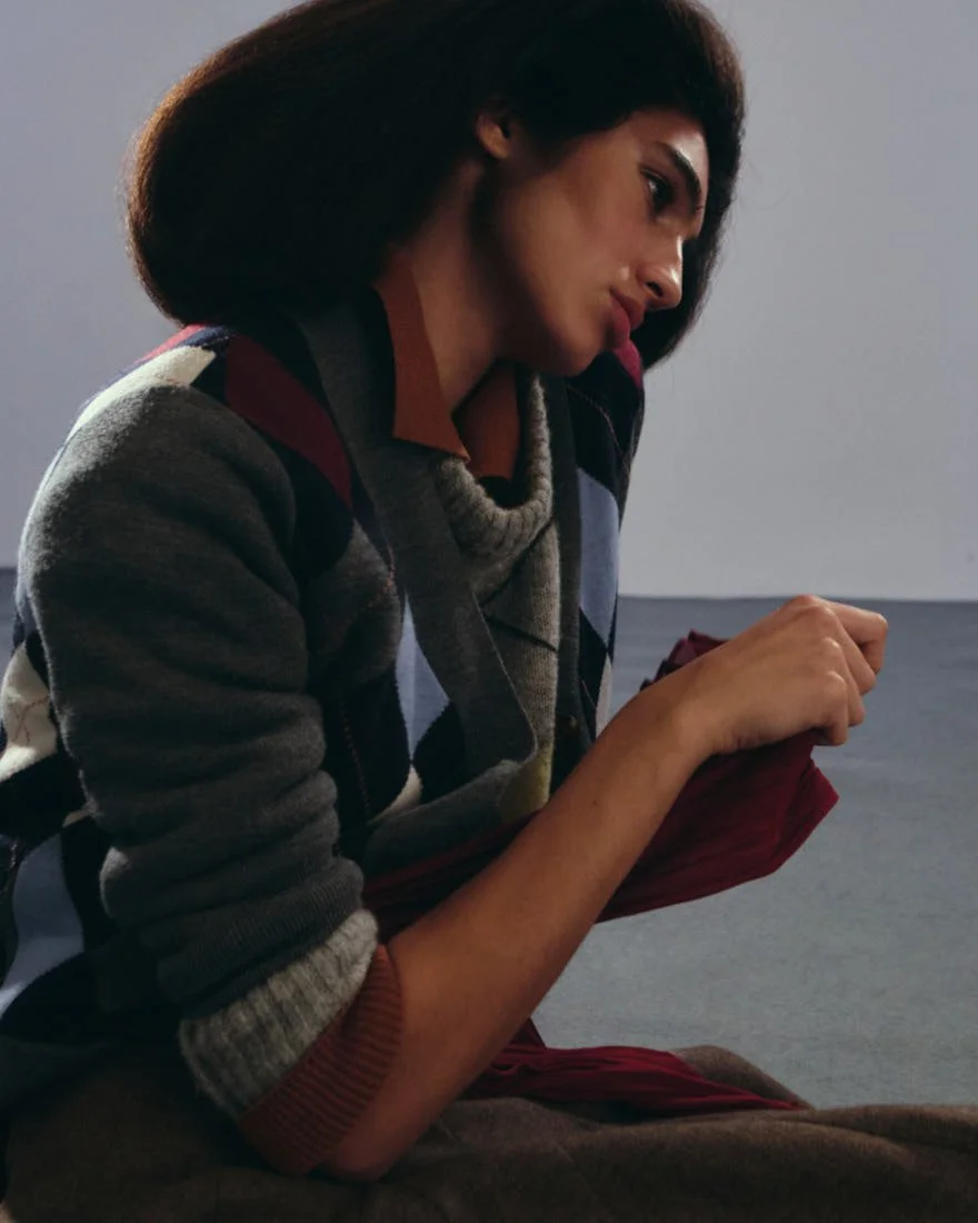 LE MILE Magazine model Mariana Goncalves photo Cosimo Buccolieri SS26 COVER Mariana wears a cardigan by GANT, sweaters by TOMMY HILFIGER and MRZ, a maxi skirt by MAX MARA and a skirt by TORY BURCH