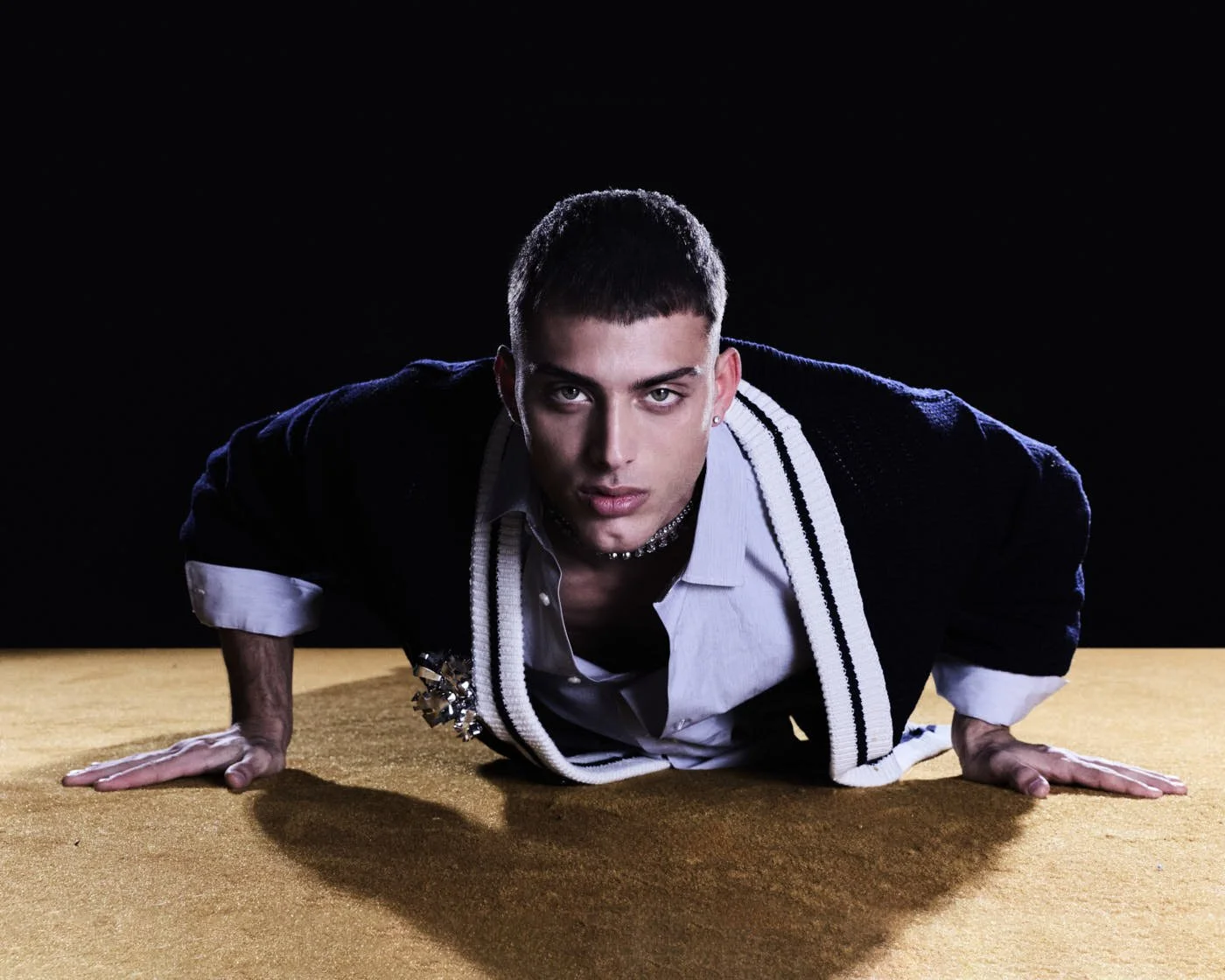 LE MILE Magazine Dancer Simone Emili editorial photo Cosimo Buccolieri Simone wears a cardigan by TOMMY HILFIGER, a shirt by BOSS, pants by MOSCHINO, shoes by SEBAGO, and jewellery by N21