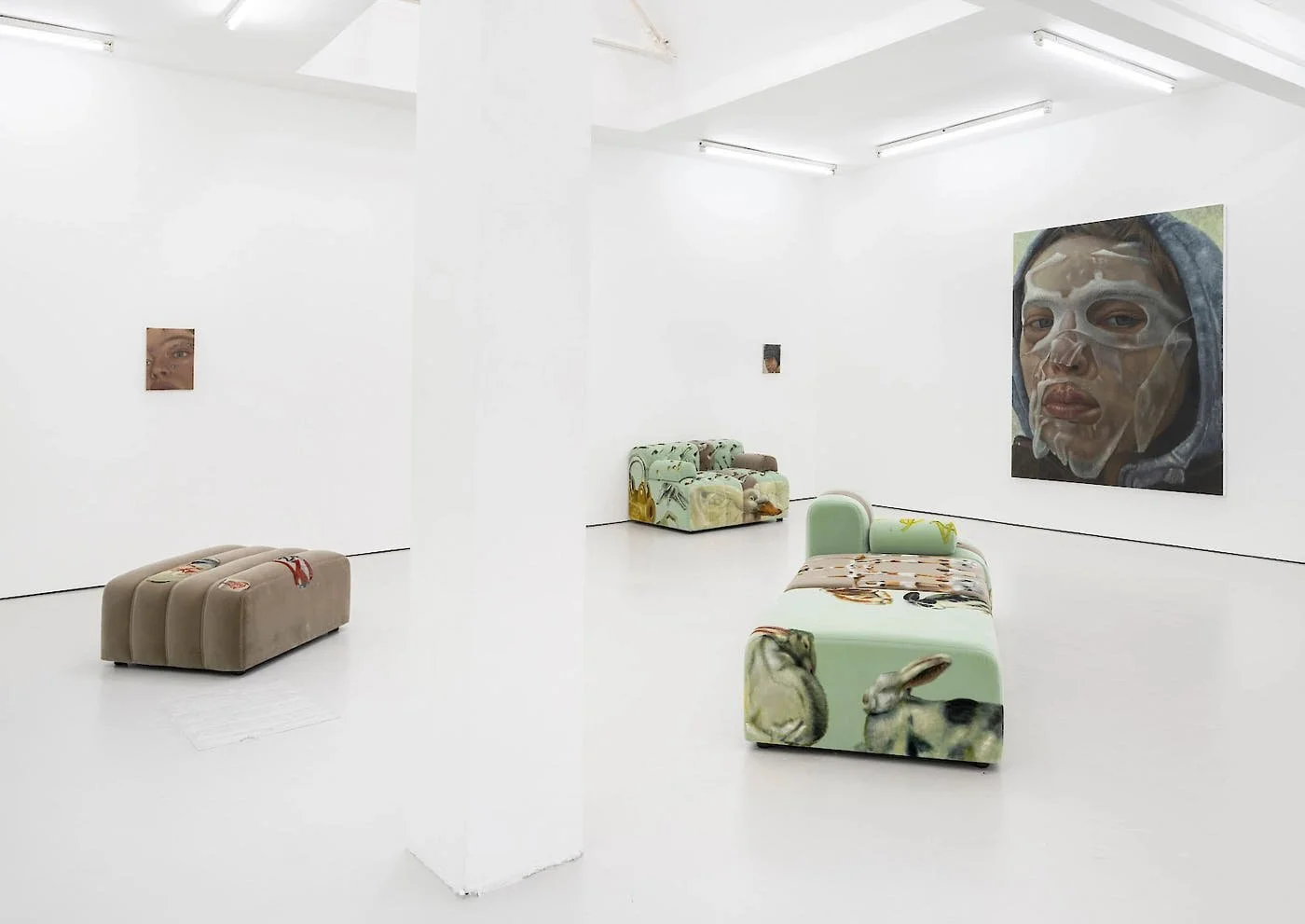 Installation view, Furni, Carlos/Ishikawa, London, 2023. Photo: Damian Griffiths. © Issy Wood. LE MILE Magazine reviewed by editor Tagen Donovan