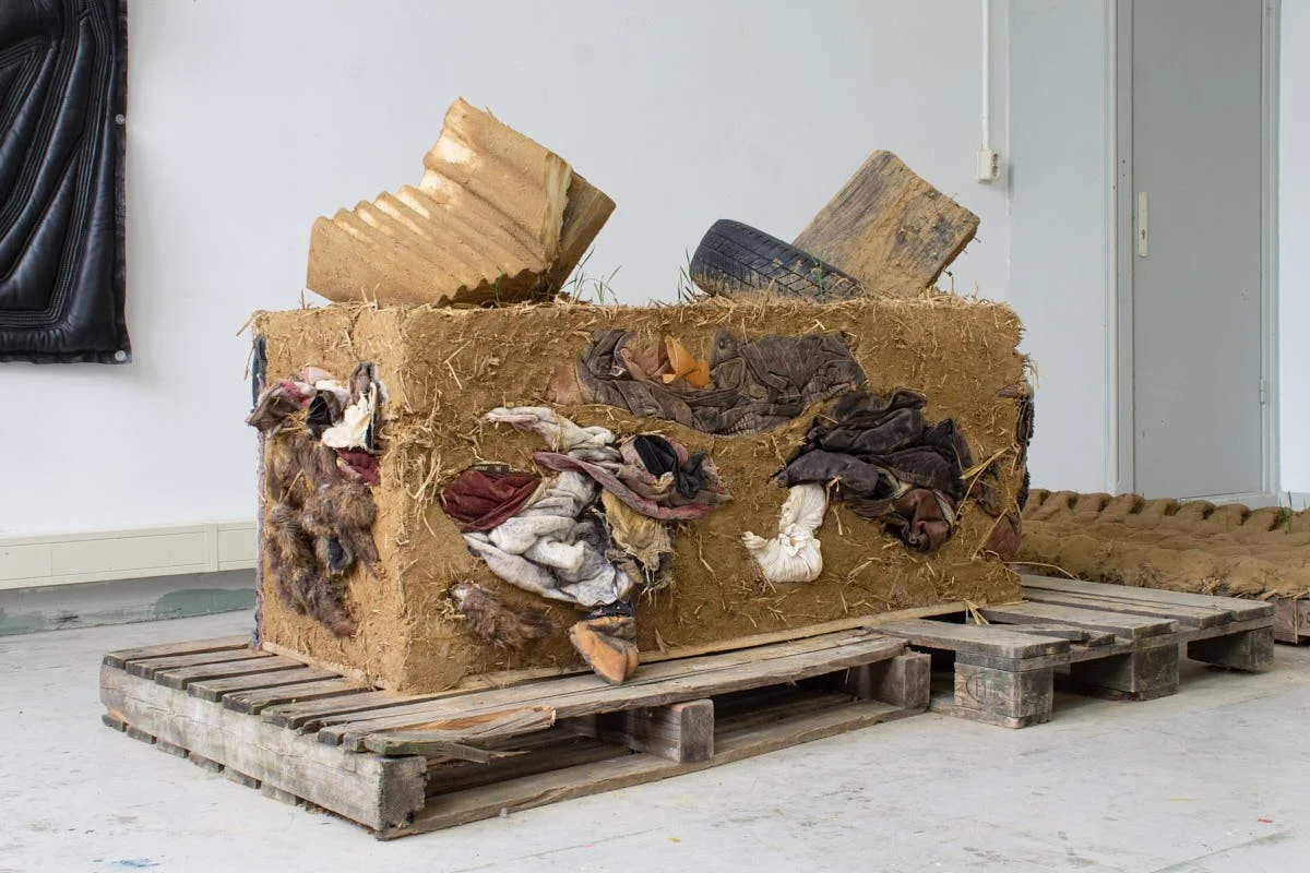 Is It Big? Is It Small? How Does It Smell?, 2024, textile objects with clay, sand, straw and wooden pallets, dimensions vary. Image by Adrian Kiss