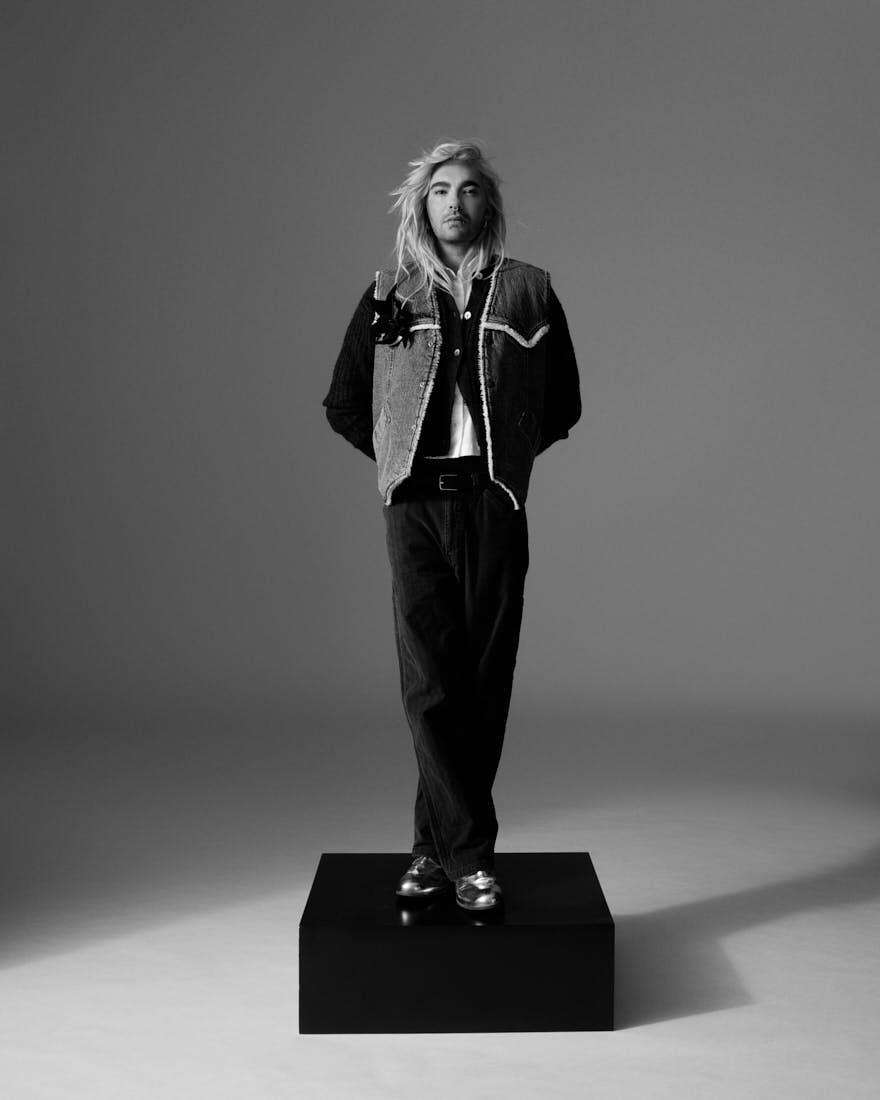 Bill Kaulitz Cover LE MILE Magazine photo Chris Puttins editor Alban E. Smajli image total look LEVI´S, broock JW ANDERSON, bracelet HERMES, shoes MARSELL