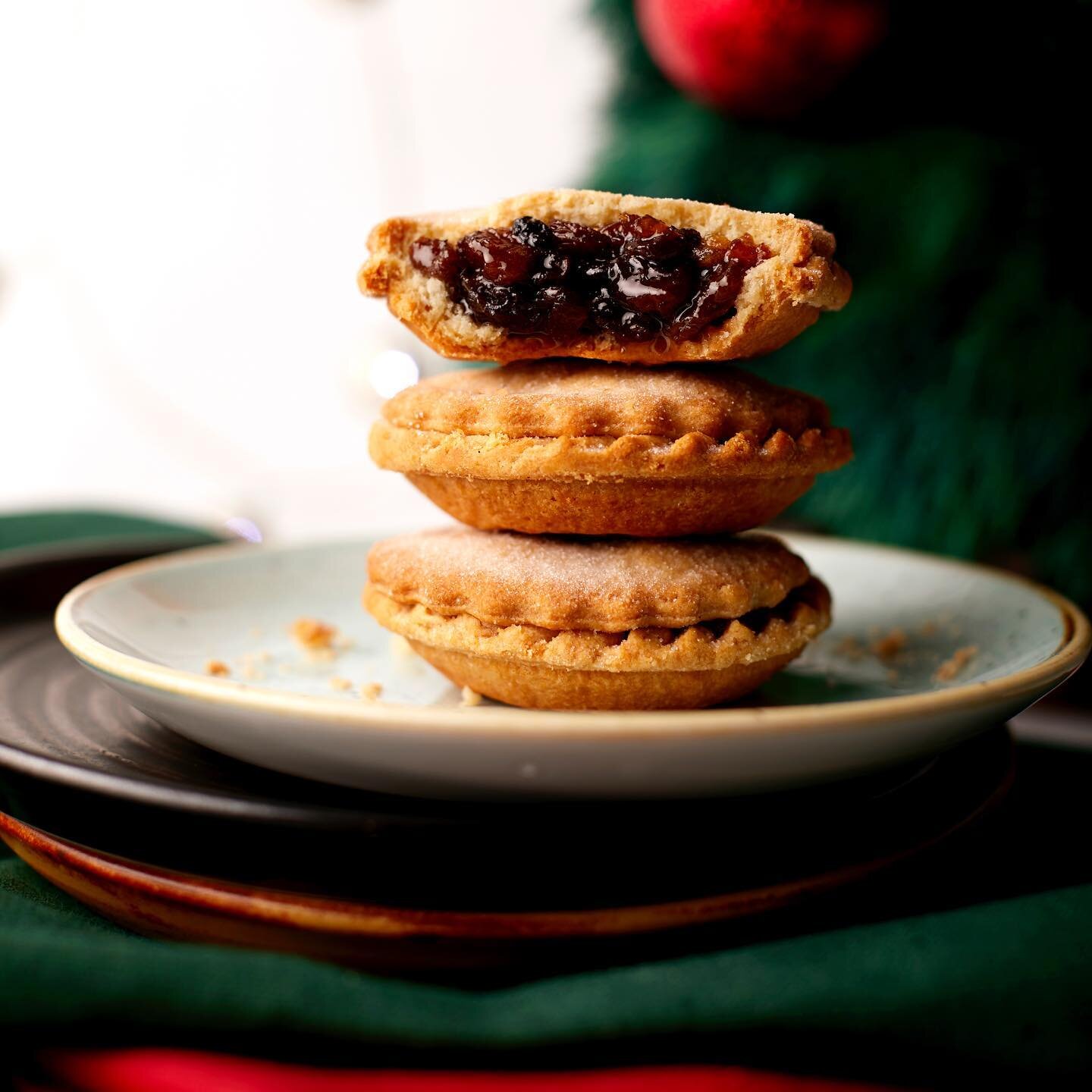 Delicious Baked Christmas Goodies only from @wenzelsthebakers Styled by @loicparisot shot with @feedforthetree 
.
.
.
.
.
.
#christmas #festive #indulgence #treatyourself #baking #handmade #mincepies #sandwiches #vegitarian #holiday #photography #bak