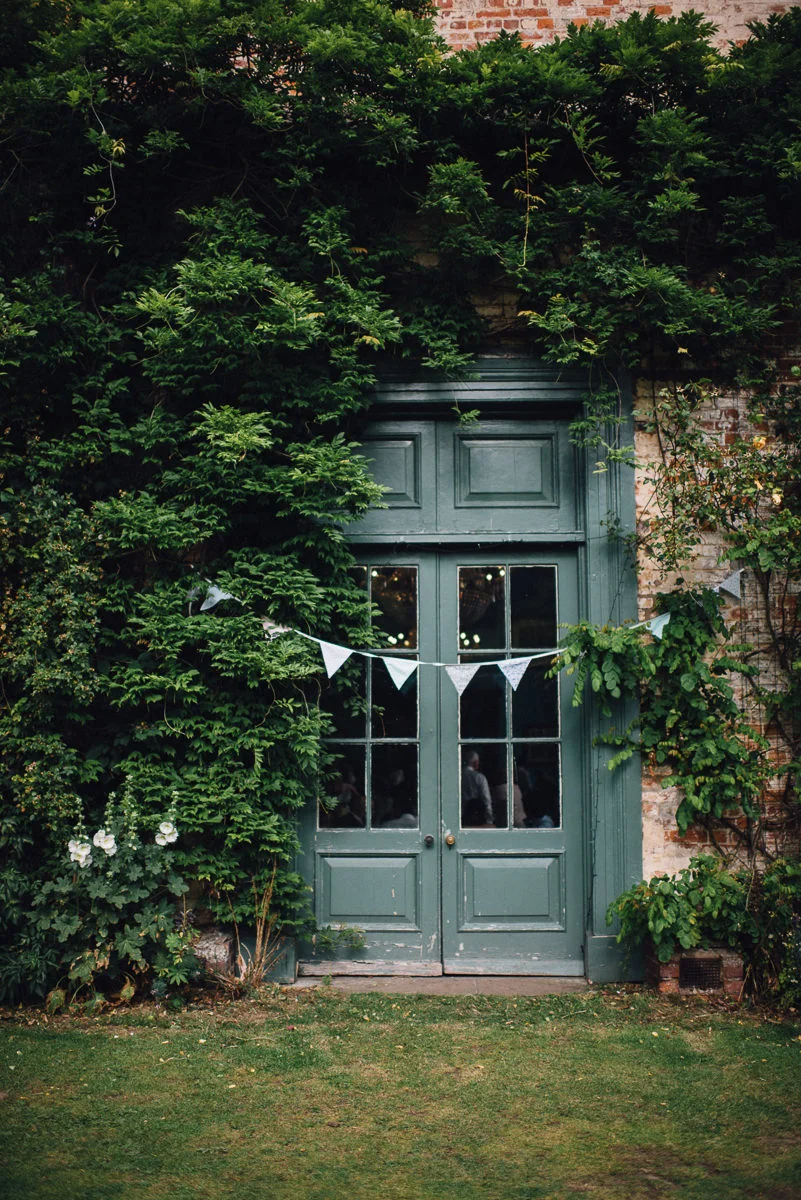 0086-LISA_DEVINE_PHOTOGRAPHY_ALTERNATIVE_WEDDING_PHOTOGRAPHY_SCOTLAND_WALCOT_HALL_SHROPSHIRE.JPG
