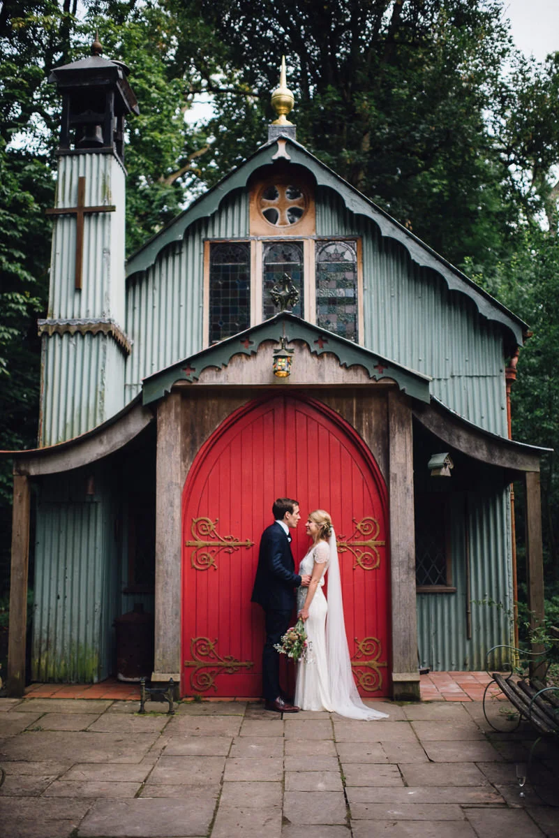 0095-LISA_DEVINE_PHOTOGRAPHY_ALTERNATIVE_WEDDING_PHOTOGRAPHY_SCOTLAND_WALCOT_HALL_SHROPSHIRE.JPG