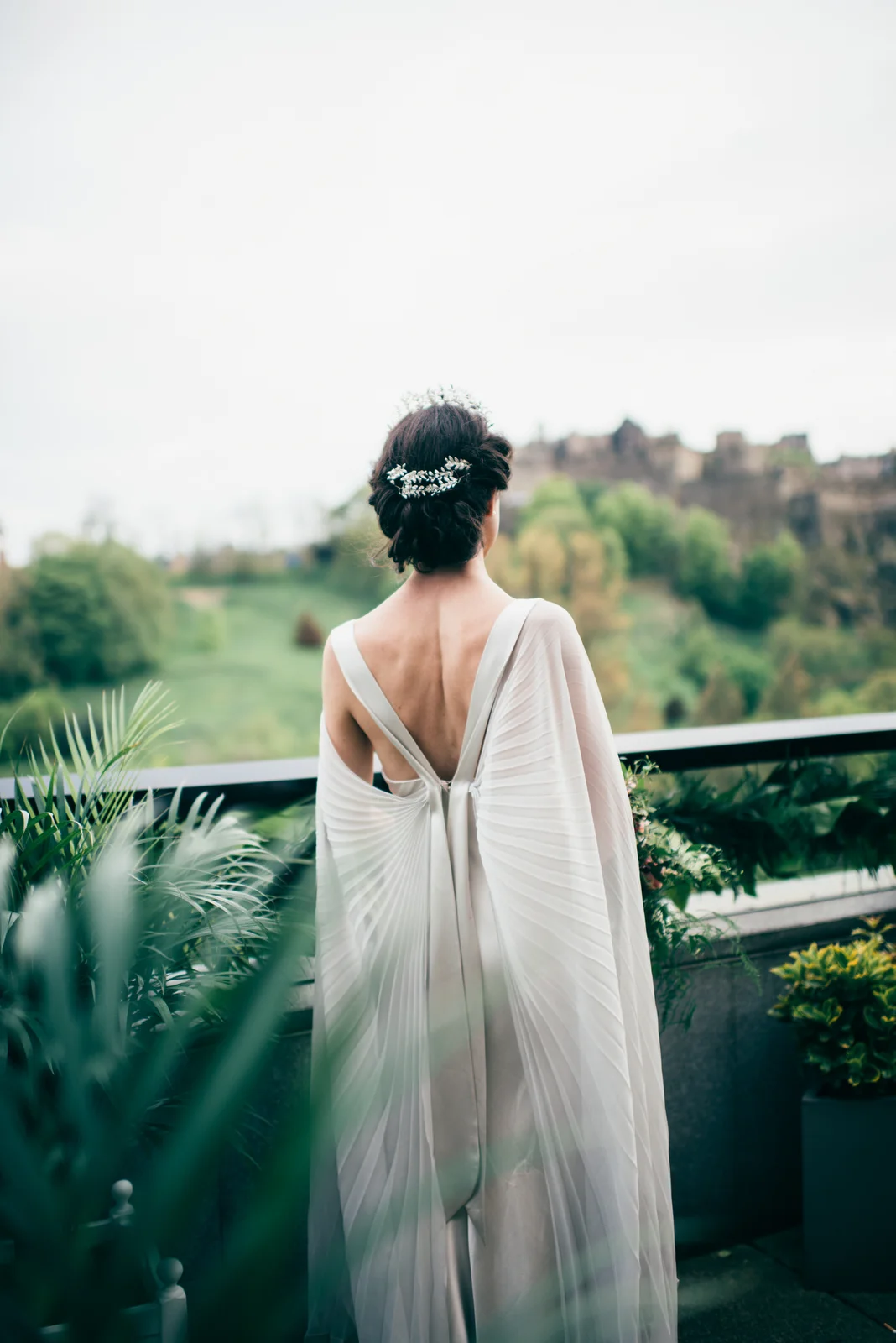 0301-LISA_DEVINE_PHOTOGRAPHY_ALTERNATIVE_WEDDING_PHOTOGRAPHY_SCOTLAND_THE_NEW_CLUB_CANONGATE_CHURCH_WEDDING_EDINBURGH.JPG