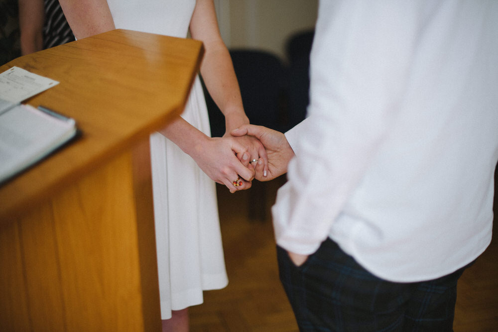 016-LisaDevine-EdinburghElopement-KittyDanny.jpg