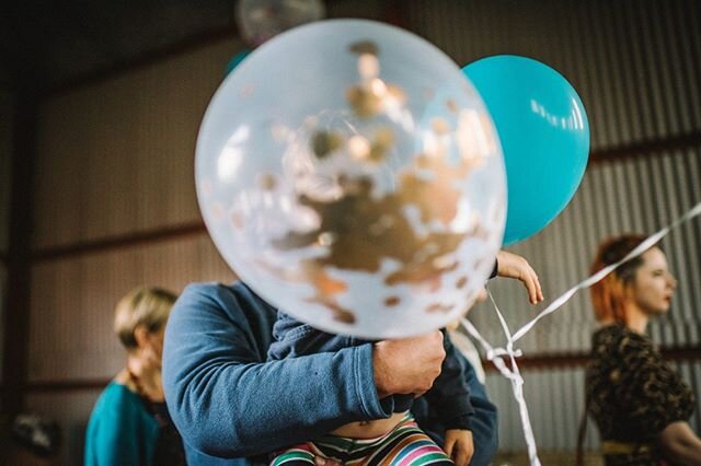 Never work with children, animals... and balloons! 😬 ⁠
⁠
⁠
#weddingday #dalduffbarn #glasgowwedding #scottishweddingphotographer #glasgoweddingphotographer #ayrshirewedding #weddingphotographyscotland #weddingideas #weddinginspo #pariswedding #nycwe