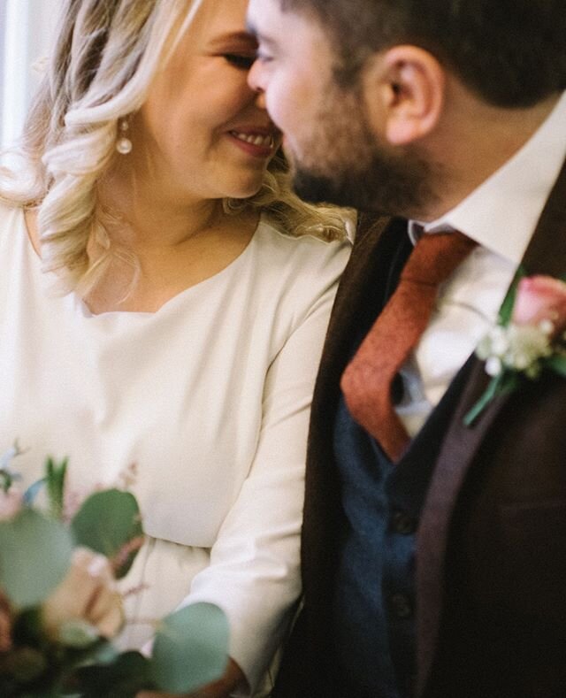 It's Saturday... what are you guys up to tonight? Date night? Dinner out somewhere nice?... I wish. ⁠
⁠
Hannah &amp; John cuddling up during their intimate Glasgow wedding in December last year at Montrose Street followed by dinner at Glasgow's famou