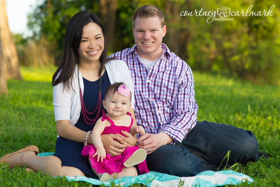 This family based their outfits on the dad's patterned shirt. 