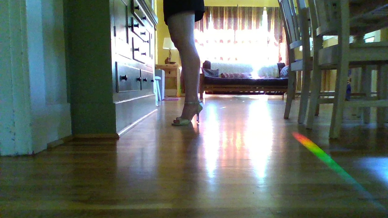 Can you see how my alignment is now over my toes? Take a rule & line me up to see better.