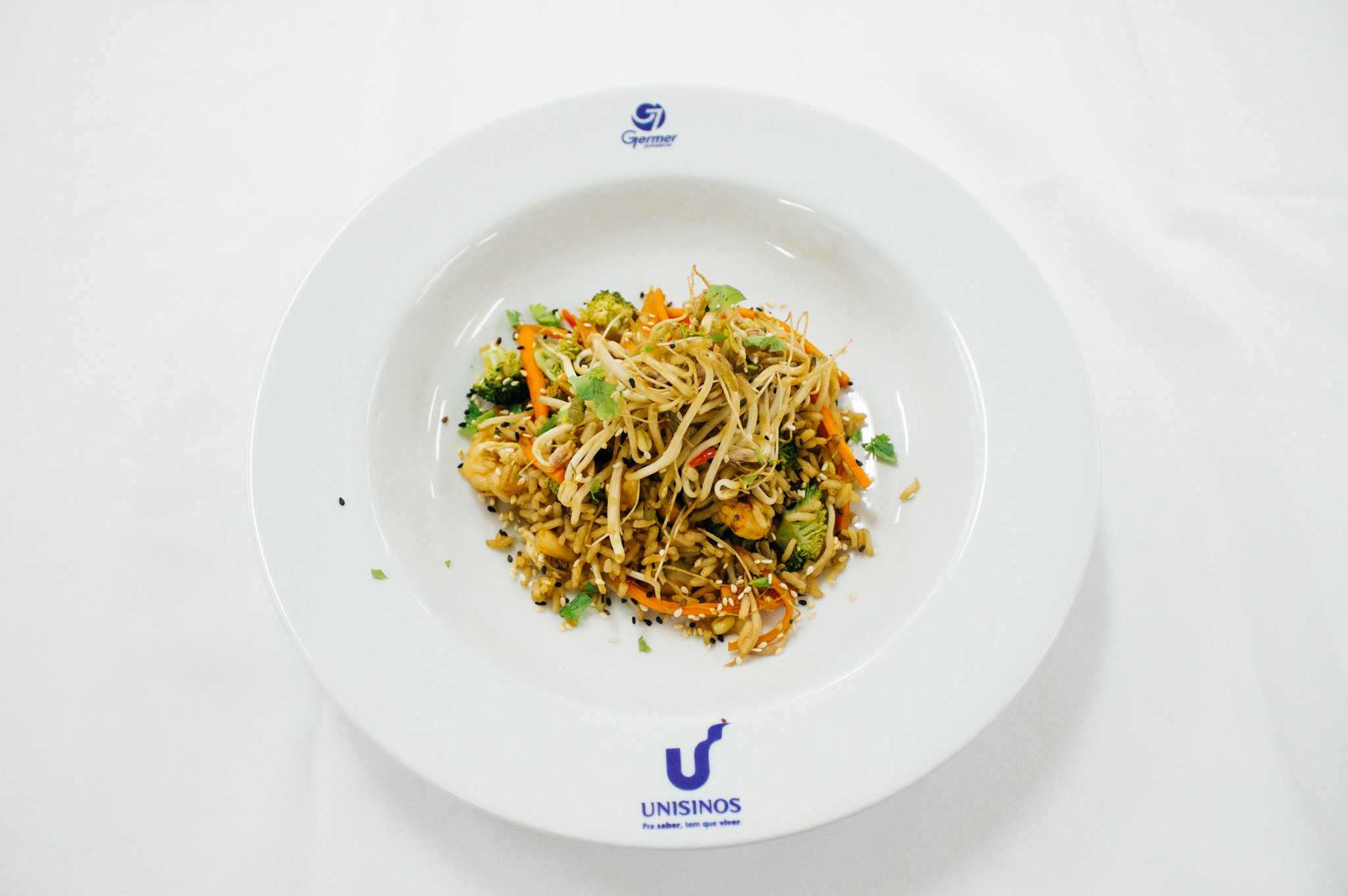 Arroz frito de lulas e camarões