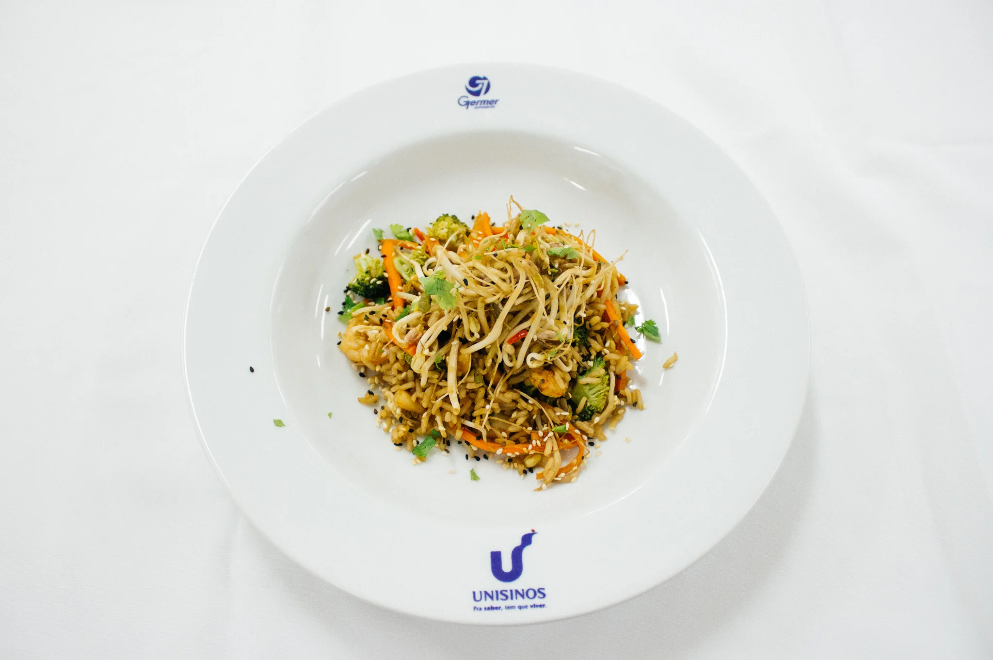 Arroz frito de lulas e camarões