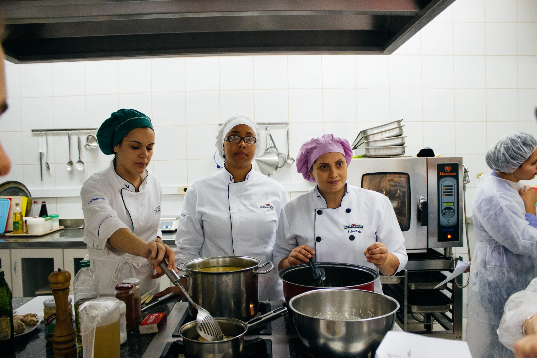 Marcela, Alexandra e Suha