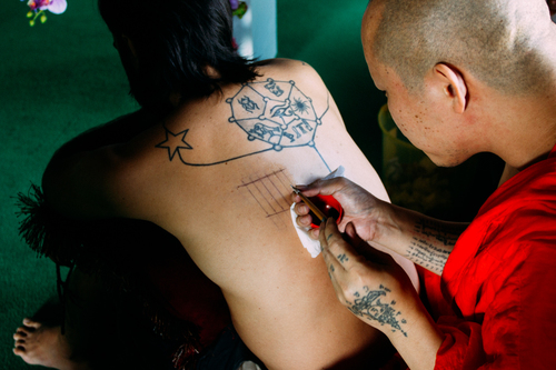 Tatuagem monge - Tatuado pelas mãos de um monge.