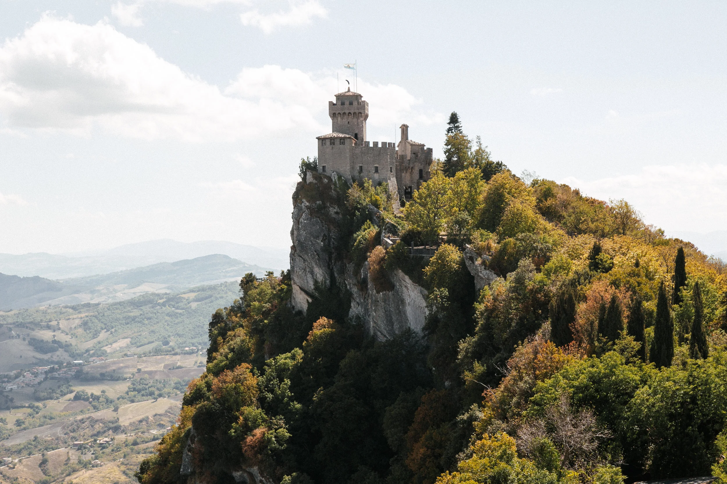 San Marino em 1 Dia: Roteiro no país mais antigo do mundo - Eduardo ...