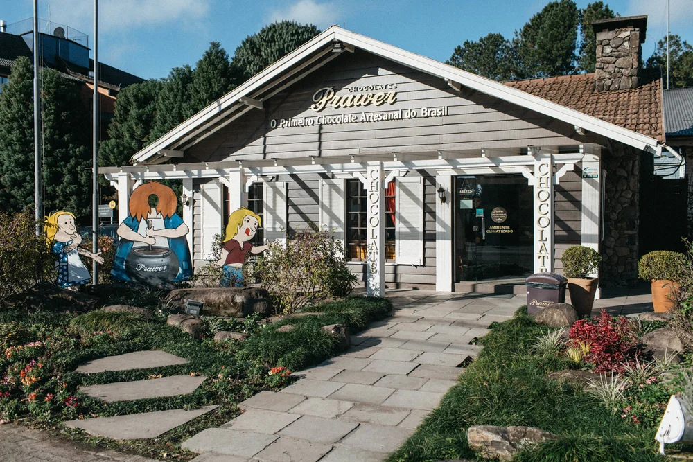 Chocolates Prawer: Uma Visita na Fábrica de Chocolates de Gramado - Eduardo  & Mônica