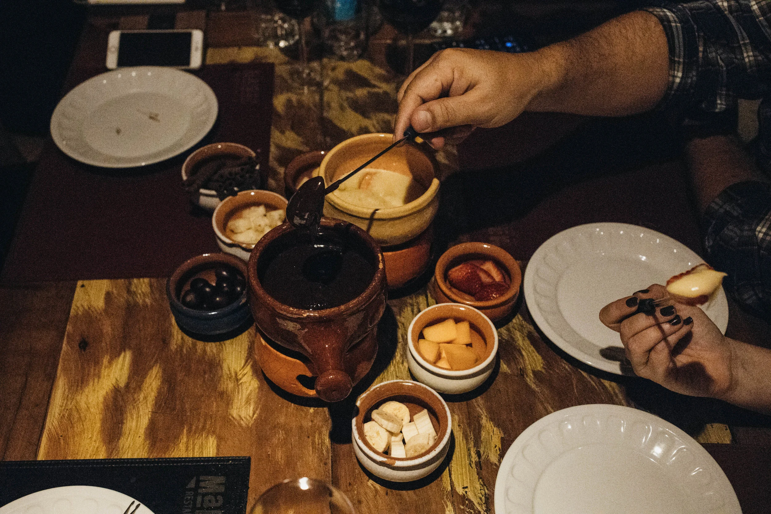 Fondue em Gramado A Noite Suíça do Restaurante Malbec Eduardo & Mônica