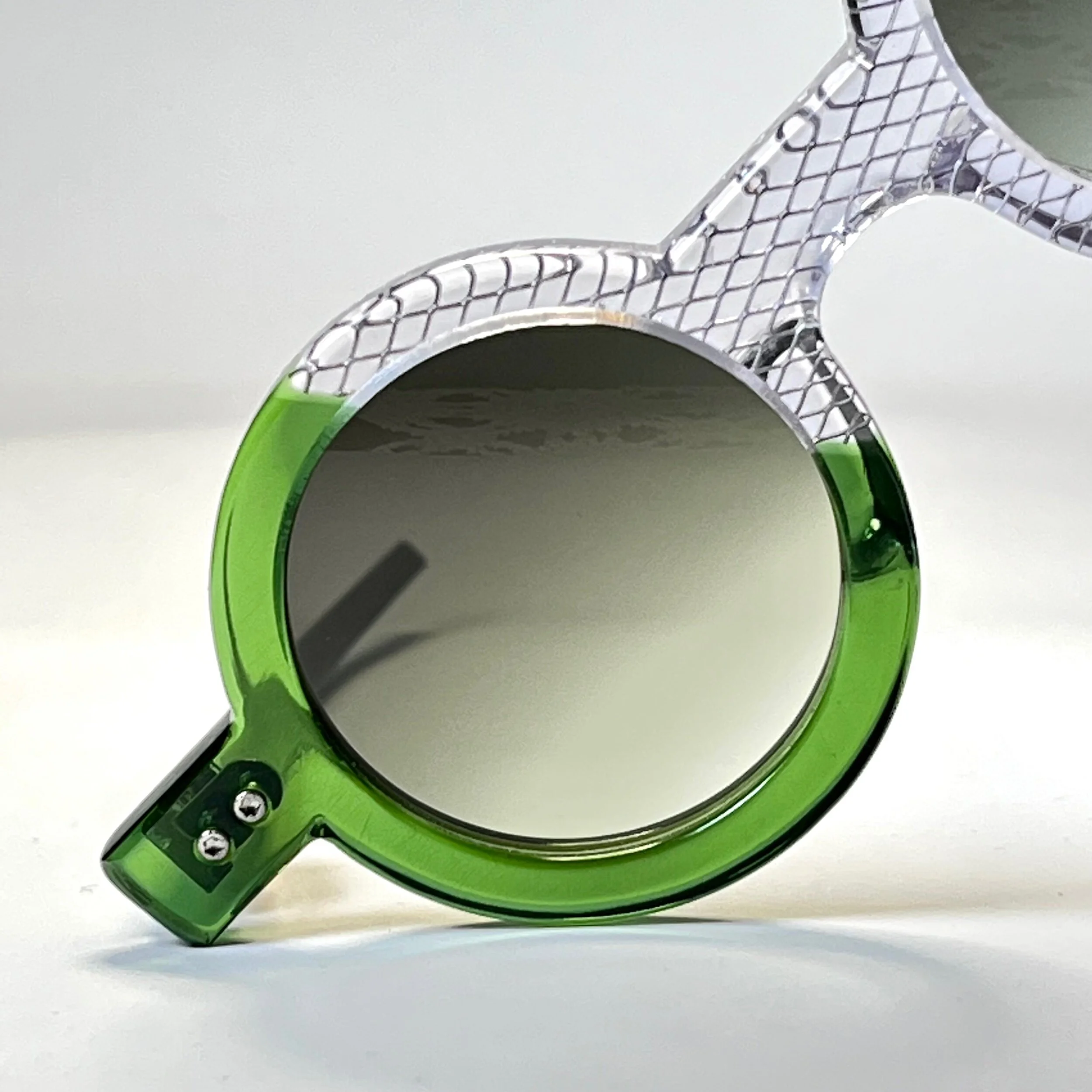 556E75F3-F32C-4D63-9C3F-36729FF89843