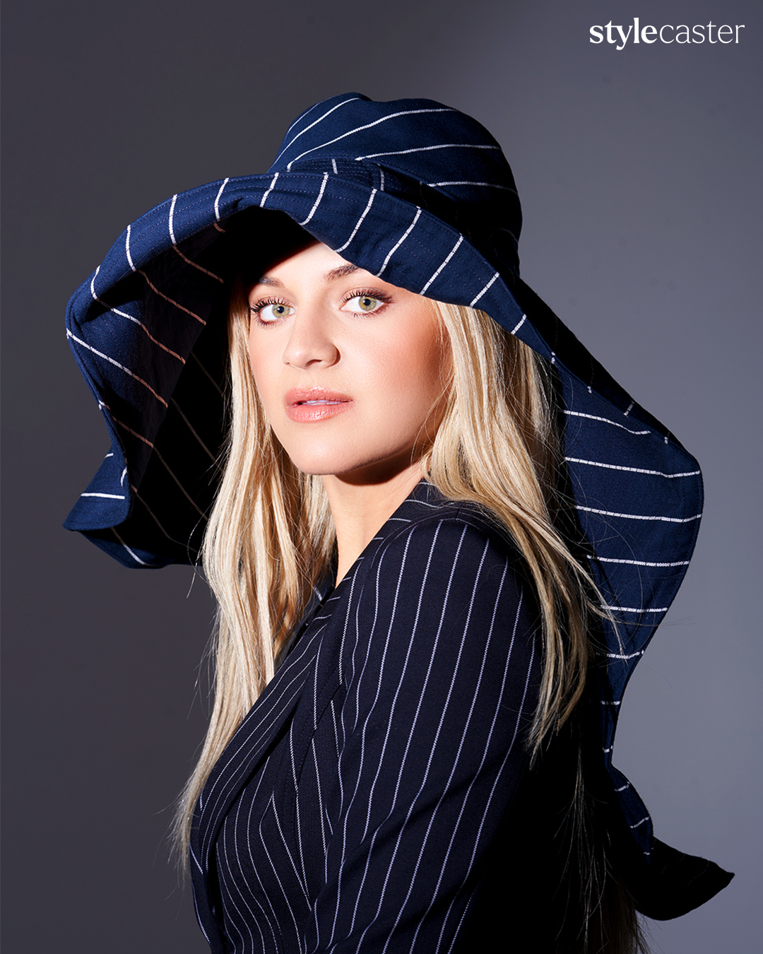 KelseaBallerini0470_edit_bug.png