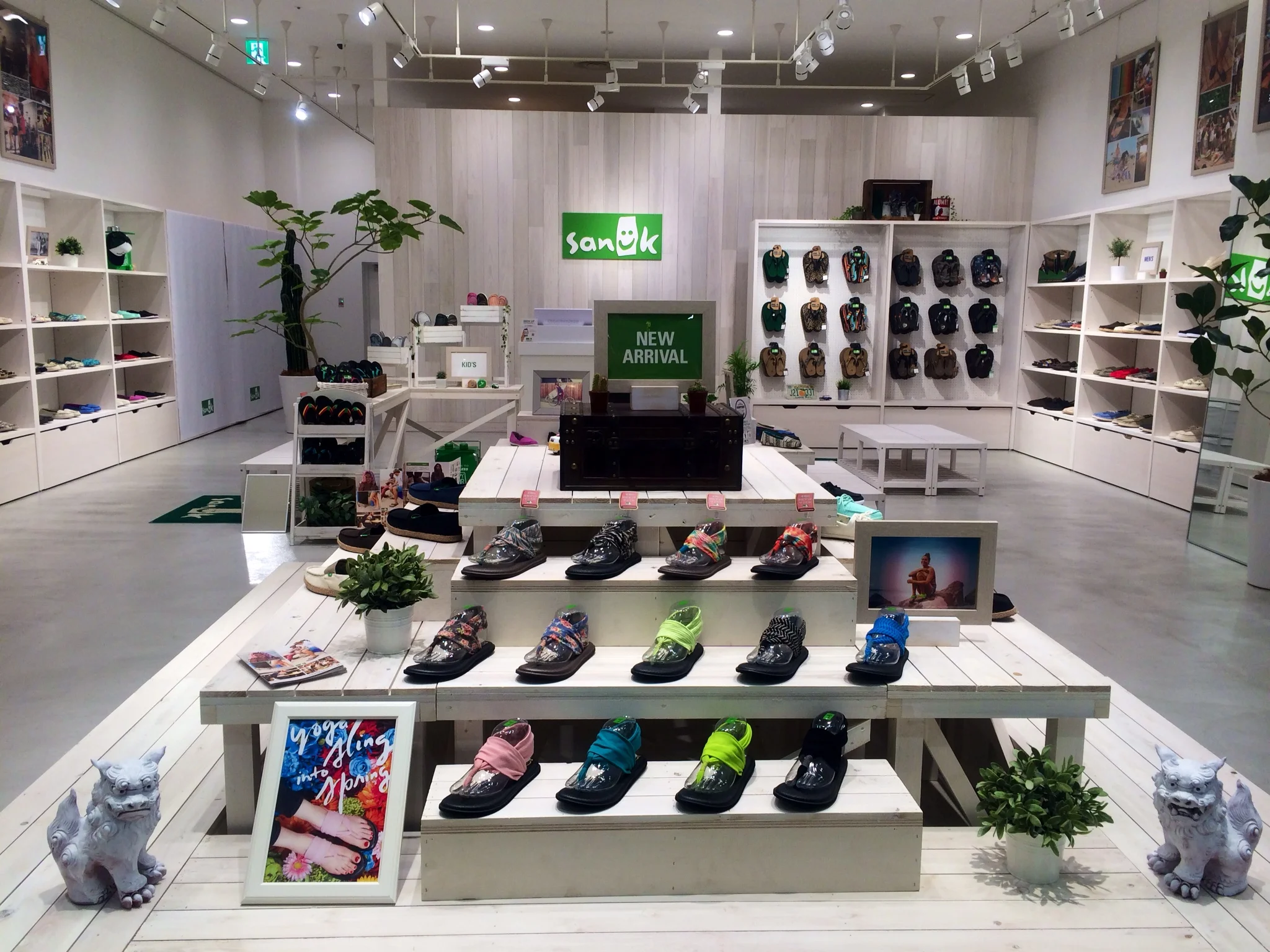 Sanuk shop Japan2.JPG