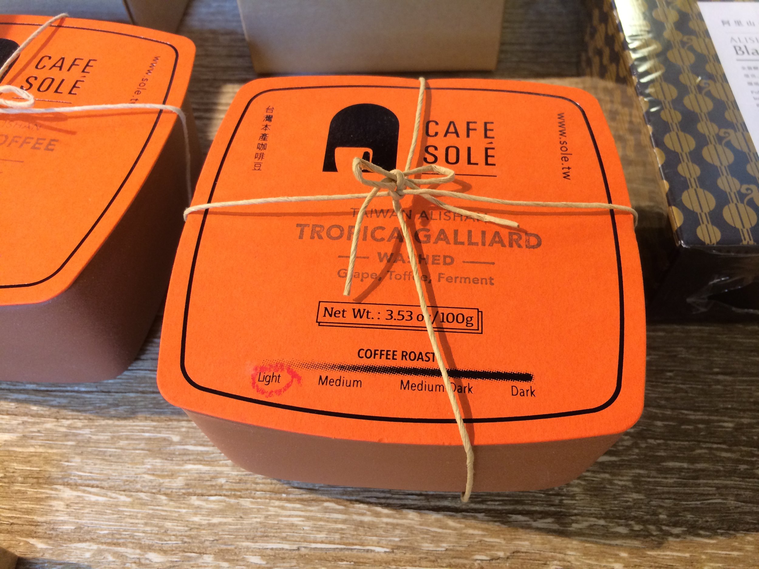 Coffee packaging using clay container.