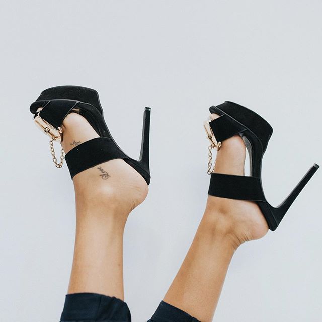 Good Morning London ! #mifani #heels  #womensfashion #womensshoes #getthelook #fashionista #fashionstyle #fashionlover #style #stylist #ootd #mules #shoesporn #shoesoftheday #instastyle #shoesaddict #footwear #stylediaries #potd #fblogger #fashionblo
