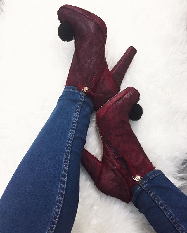 Perfect with a pair of jeans!! One of the many ways to style your Mifani Ankle Boots this Christmas🎄  #mifani #autumn #shoes #boots #pompom #girlsquad #christmasoutfit #womensstyle #womensfashion #womensshoes #fashion #fashionista #fashionstyle #fas