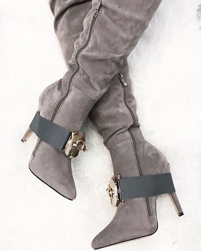 How do you like your boots!! We like ours thigh high with our signature buckle. 
#mifani #autumn #shoes #boots #thighhigh #girlsquad #womensdesigner #womensstyle #womensfashion #womensshoes #fashion #fashionista #fashionstyle #fashionlover #style #st