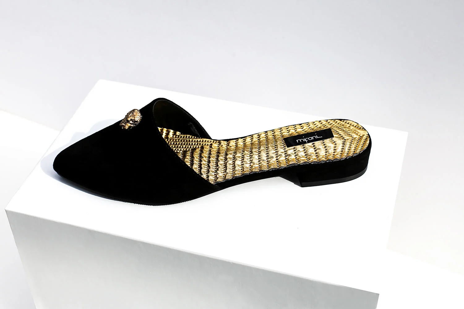 Black-and-gold-mule.jpg