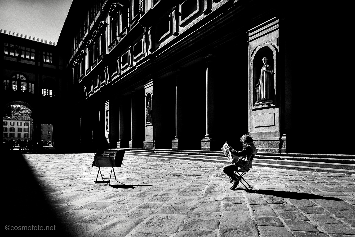 This one of my personal favorites! The place outside the Uffizi is usually packed with people, so I had to wait quite a while to get this shot. The guy in the photo is a cartoonist who was waiting for customers. 