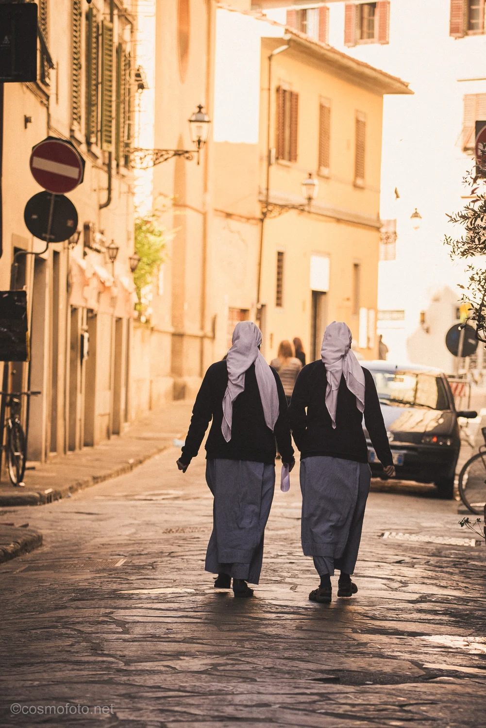 Another photo that I really like, two nuns walking in Florence.