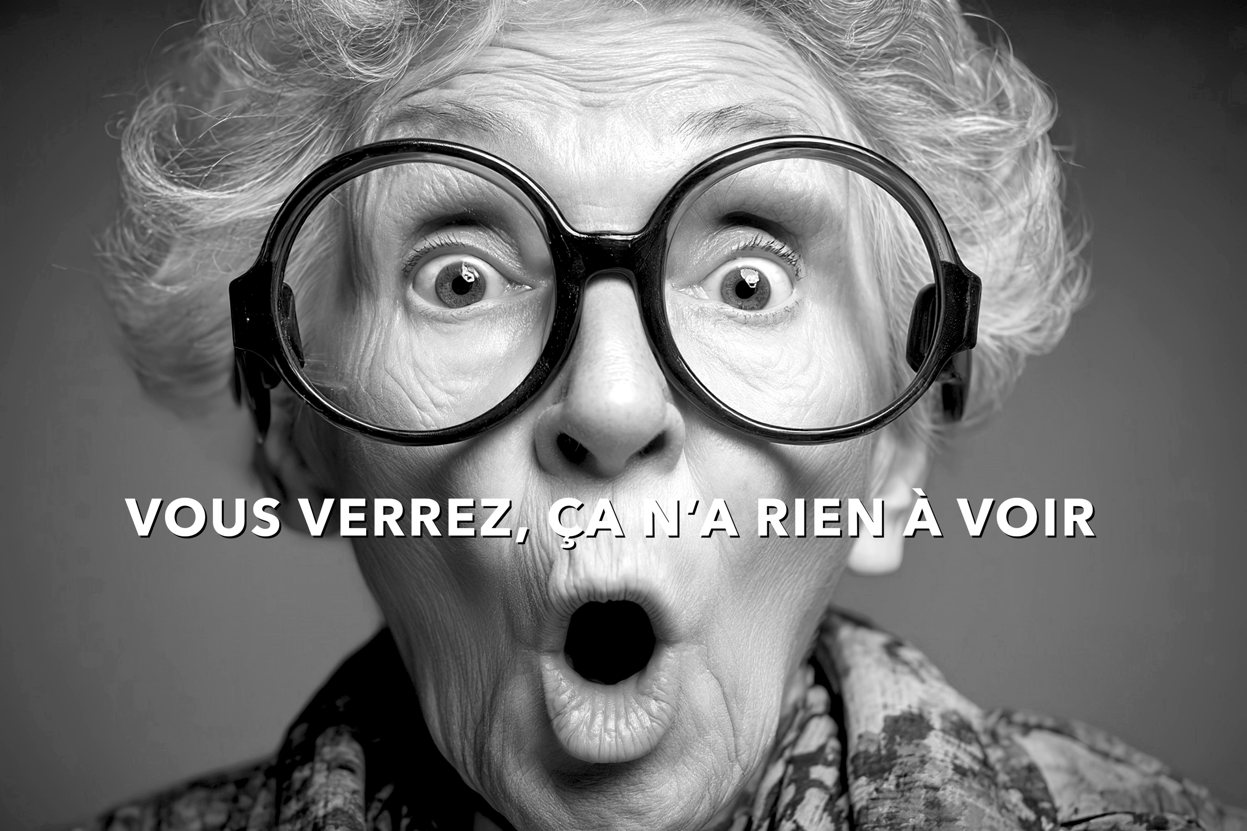 Une personne âgée avec des cheveux gris, portant de grosses lunettes noires, a une expression surprise ou choquée. Il y a un texte en français en bas de l'image qui dit : "VOUS VERREZ, ÇA N'A RIENT À VOIR".