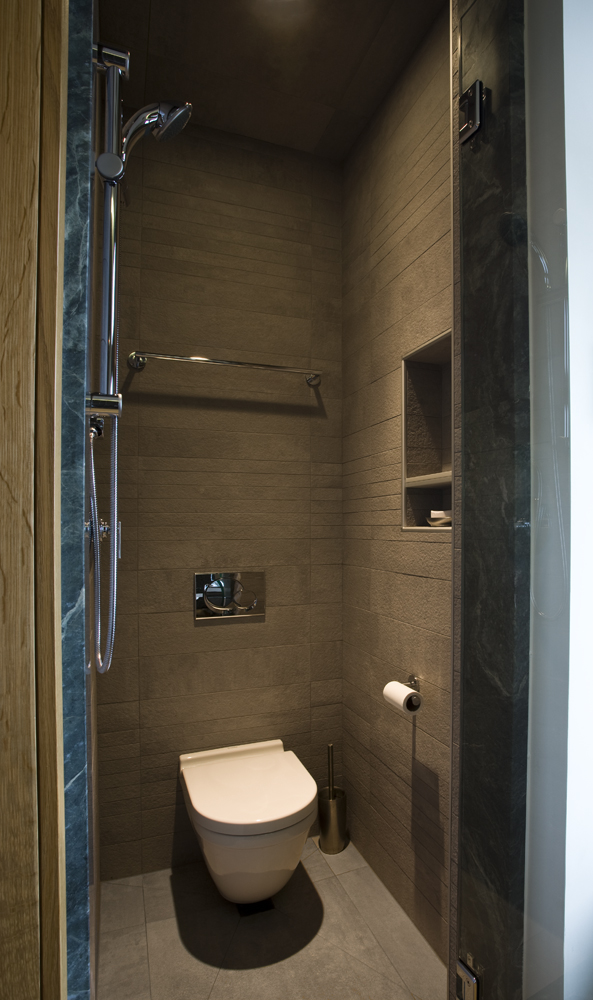 kr150 FRshower_low.jpg
