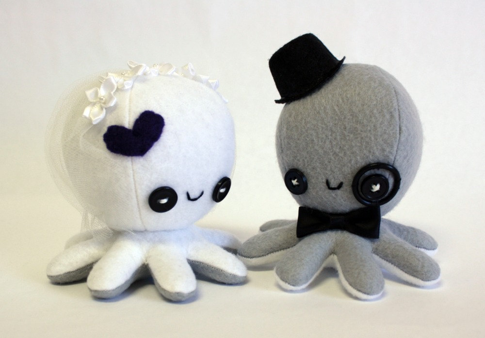 Even though I think octopi are the scariest creatures ever, I can't help but LOVE these sweet octopus toppers ($36) from Jayne Danger ! They come in different colors, and you can even get 'em with crazy hairstyles. They also come in zombie form... totally creepy and sorta awesome.