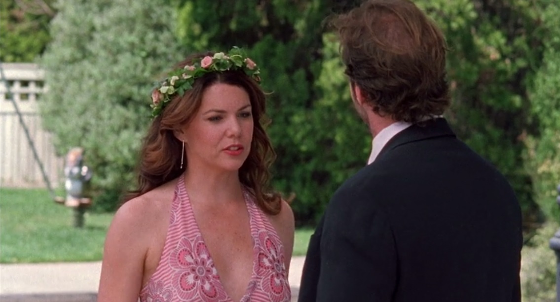 I may or may not have been watching Gilmore Girls obsessively on Netflix for the last few weeks. ;) Anyway, this flower crown Lorelai wore to a creepy Renaissance-themed wedding was so sweet and pretty! 