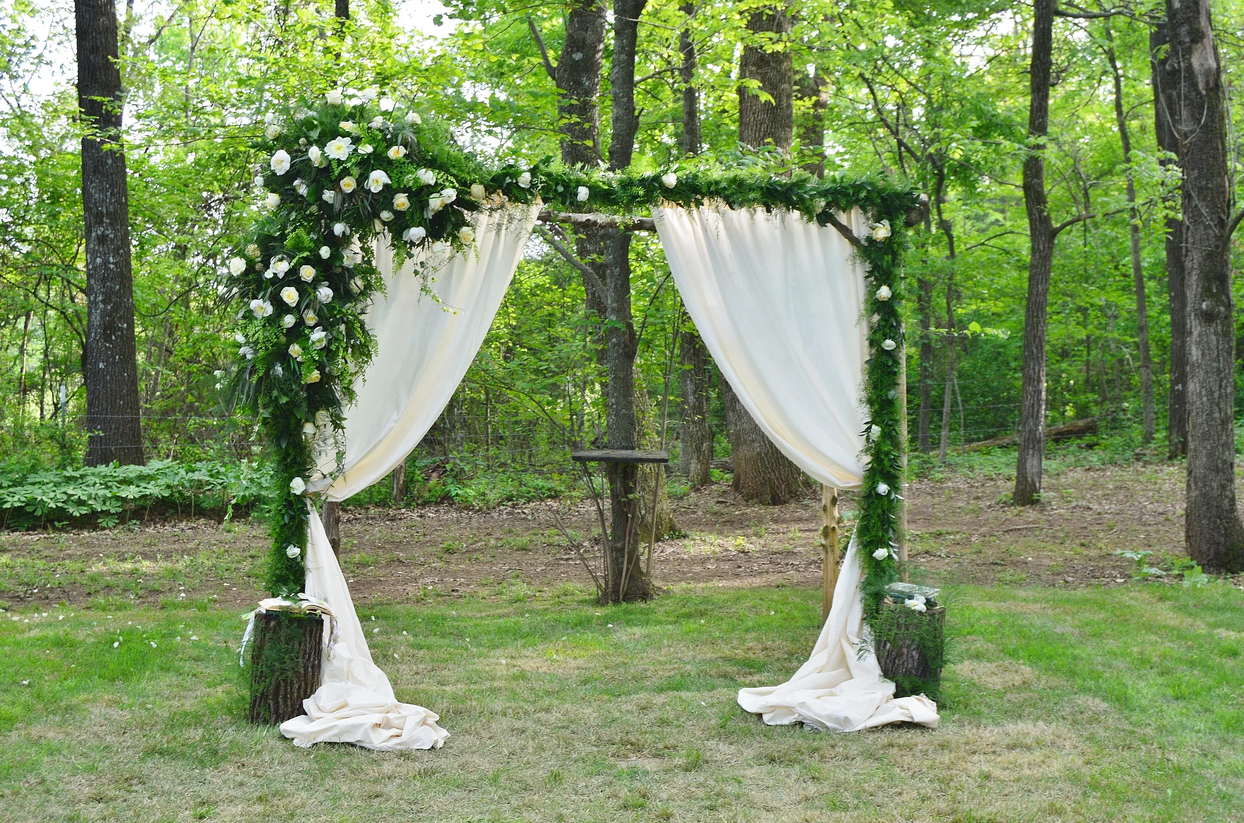The most romantic altar!