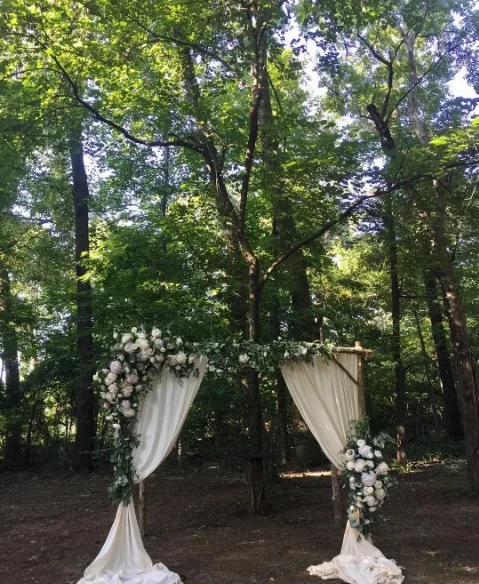 Instagram photo Finally, Rachel + Dalton were our first fall 2017 couple, and we cannot wait to blog their wedding soon! With an altar as pretty as this one, you know this wedding was a stunner! 
