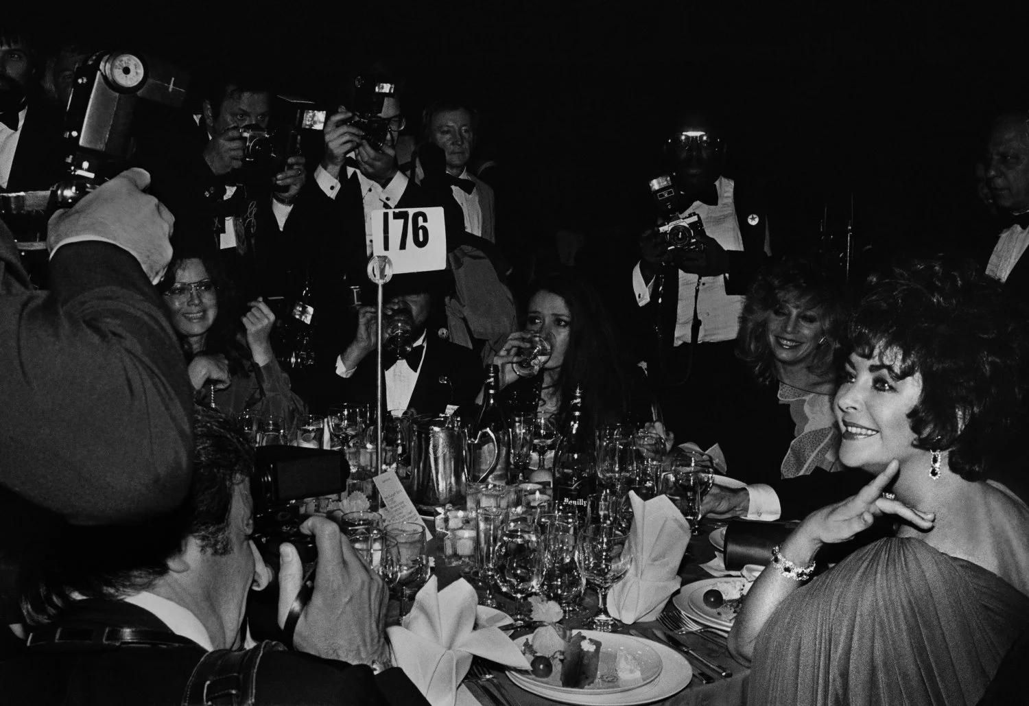 ElizabethTaylor_withPhotographer.jpg