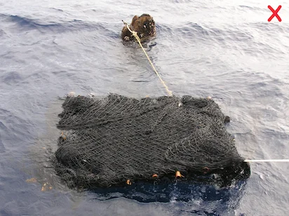 Don’t use loosely wrapped rafts because they pose an entanglement hazard. Instead, choose small-mesh or non-mesh fabric and tightly wrap it around the raft. (Photo: FADIO/IRD-Ifremer/M. Taquet)