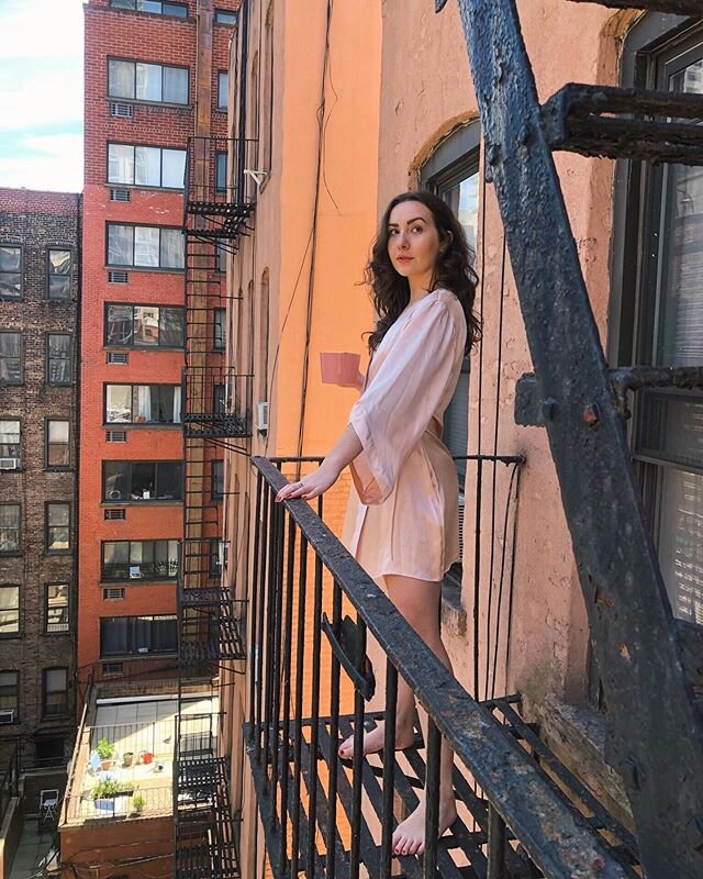 @kendall_becker a co-founder of @itsofthemoment in our Pure Silk Wrap ✨
We are excited to be part of her new retail platform based out of #newyorkcity that features small businesses 😊.